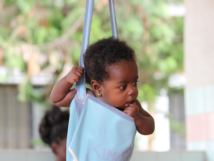 Mejora de la la atención sanitaria infantil con nuevos equipos y formación del personal local.